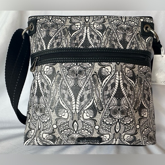 Sakroots Handbags - NWT Sakroots Artist Circle Flat Crossbody Black & White Doves Soulful Spirit